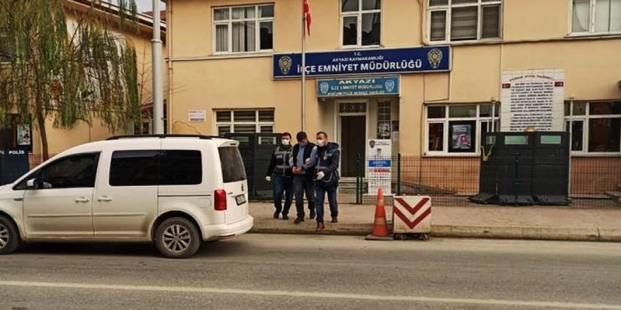 Polis baskın yapınca kendilerini uyuşturucu sattıkları atölyeye kilitlediler