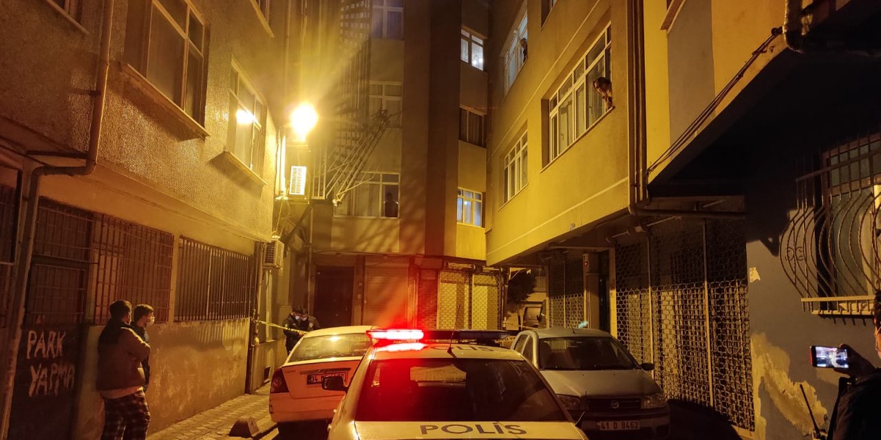İSTANBUL- ZEYTİNBURNU'NDA  KÜÇÜK ÇOCUK İKİNCİ KATTAN AŞAĞI DÜŞTÜ