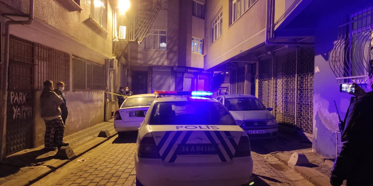 1,5 yaşındaki çocuk ikinci kattan aşağı düştü