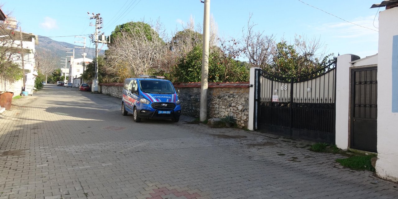 Şimdi evinin önünde, jandarma ekipleri nöbet tutuyor; İngiltere'den mutasyonlu virüsü taşıdı çünkü kapılar kapatılmamıştı