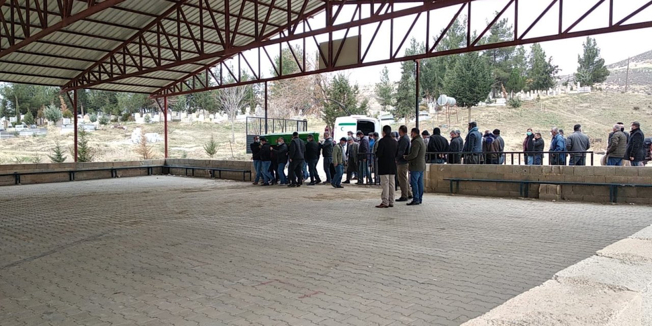 Hastane yangınında yaralanan akademisyen, hayatını kaybetti