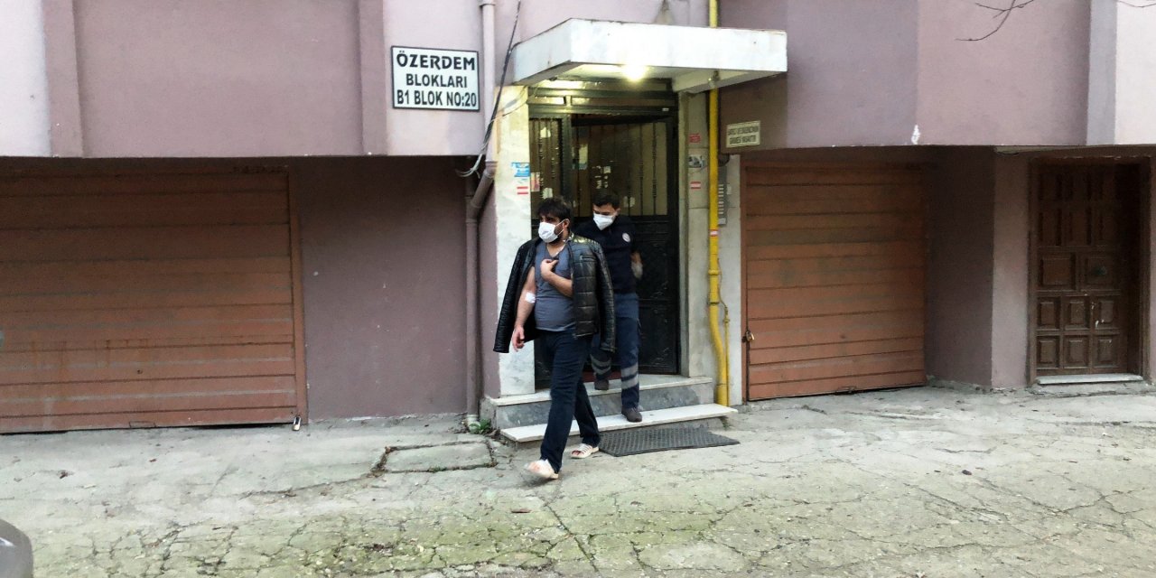 Evde tartışan kardeşler birbirlerini bıçakladı 