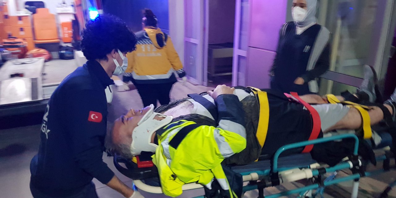 Aracına yakıt almak isterken 2 metre yükseklikten düşüp, yaralandı