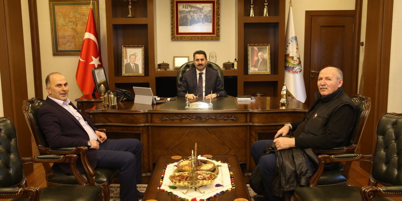 AKP'li başkandan ''siz meydanlarda toplanıp yılbaşı kutlayamadınız ama biz camide toplanıp Cuma namazı kıldık. Oh ohh" paylaşımına özür