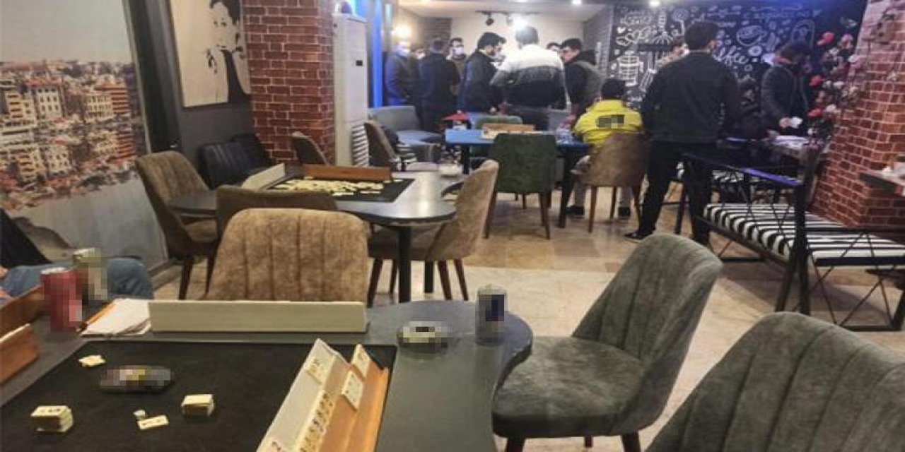SULTANGAZİ'DE KAFEDE OYUN OYNAYANLARA 50 BİN LİRA CEZA KESİLDİ