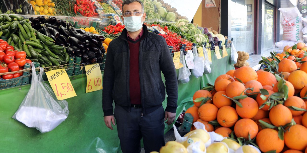 Çevresini tedbirlerle ilgili uyarıyordu;  eczacı koronavirüsten öldü
