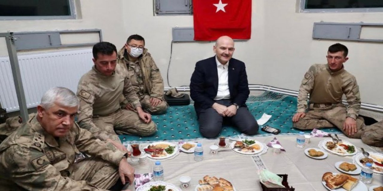 "Soylu yanlış bir iş yapmış" Bu fotoğrafa bir tepki de Emin Çölaşan'dan!