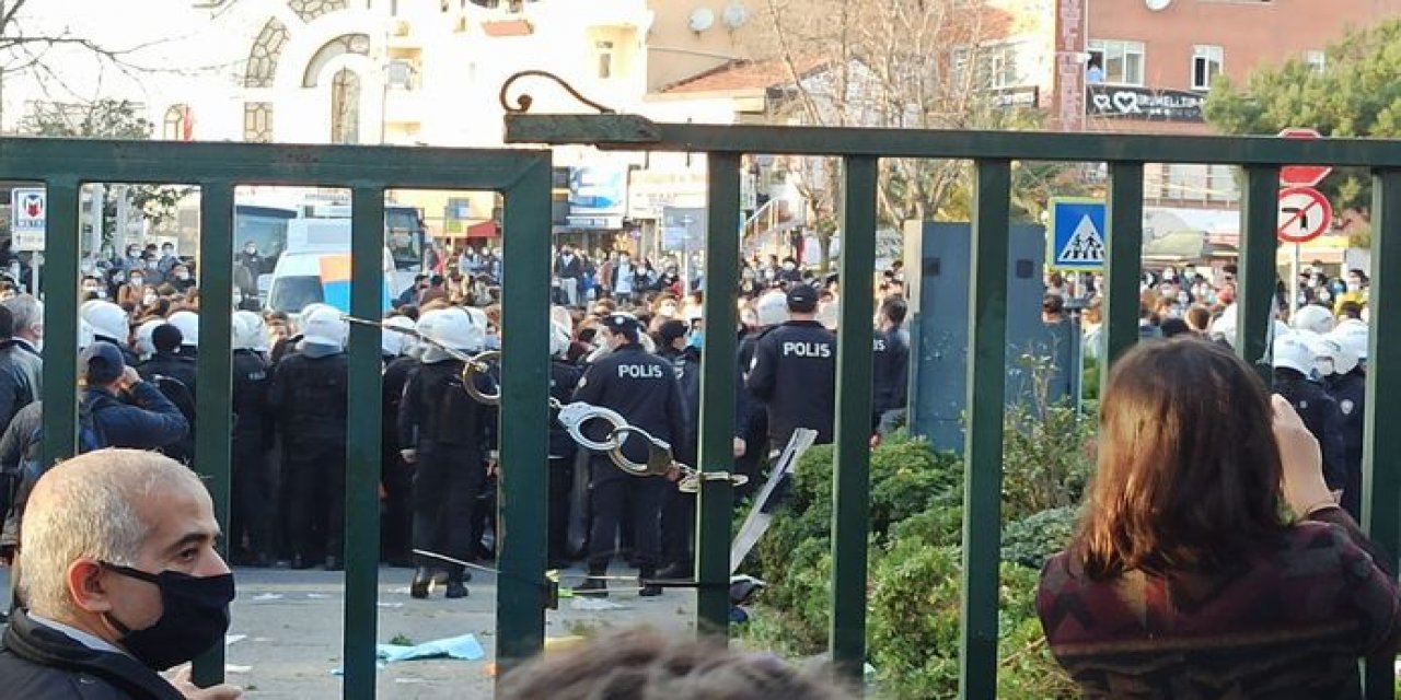 Fatih Altaylı'dan bomba "Boğaziçi" yorumu! "Üniversitesi'nin kapısına takılan kelepçe, Gezi eylemlerini başlatan çadır yakma işi gibi bir iş, takanı bulun ve cezalandırın"