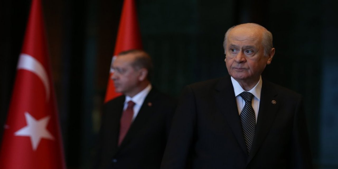 Cumhur İttifakı çıkmaza mı girdi? Ahmet Takan "Ufak bir pürüz var" diyerek bombayı patlattı! "Büyük ortak küçük ortağı listeler konusunda ikna edemiyor"
