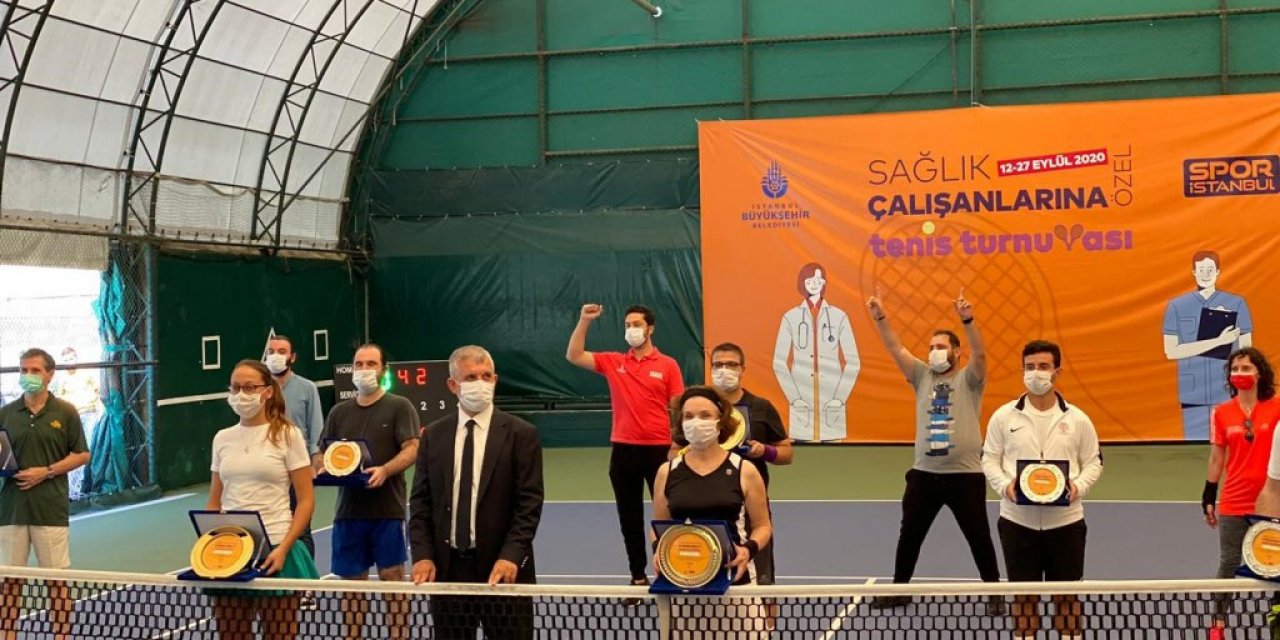 Sağlık çalışanlarının katıldığı tenis turnuvası sona erdi