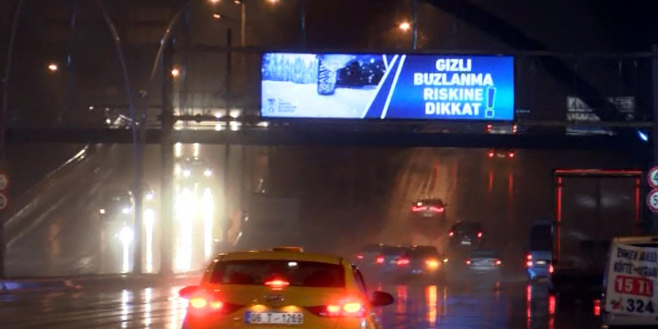 Ankara'da sağanak; sürücüler zor anlar yaşadı