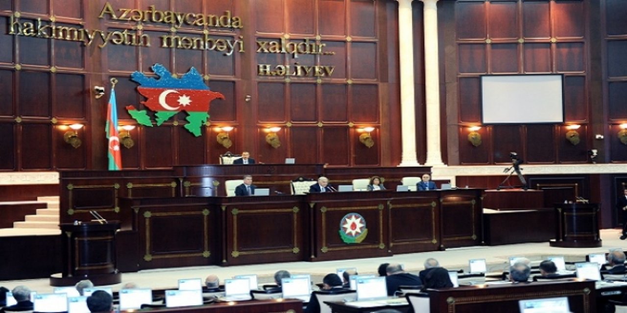 Azerbaycan parlamentosu “sıkıyönetim” kararı aldı