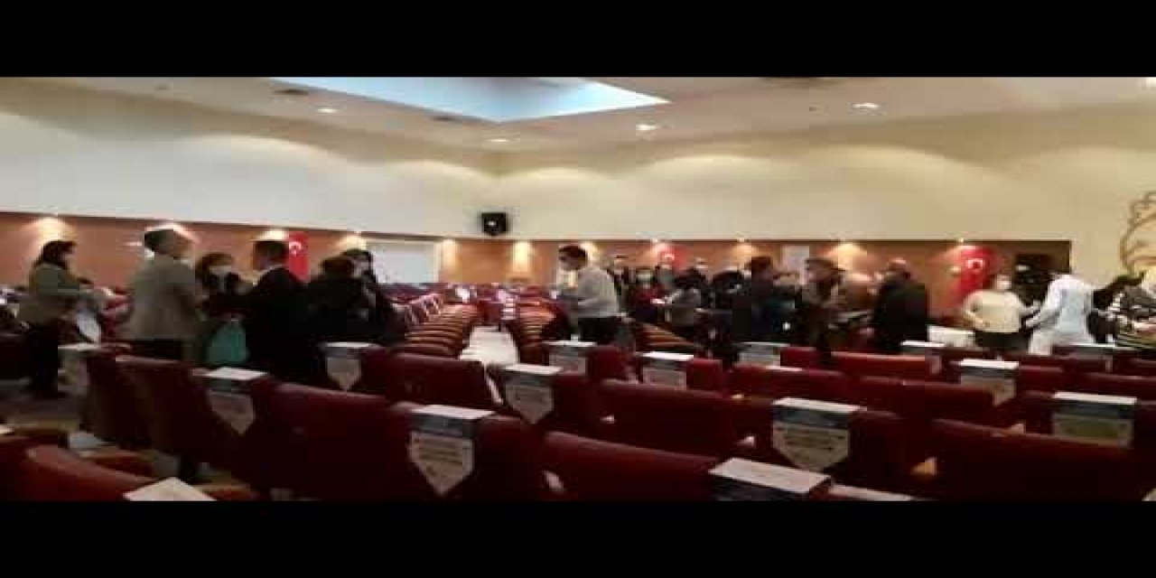 AKP’li meclis üyeleri birbirine girdi!  Hakaretler havada uçuştu... İşte o anlar...