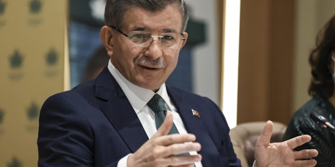 Davutoğlu'ndan "Boğaziçi" açıklaması! Bana gelen bilgiye göre halay çekenler öğrenci değil