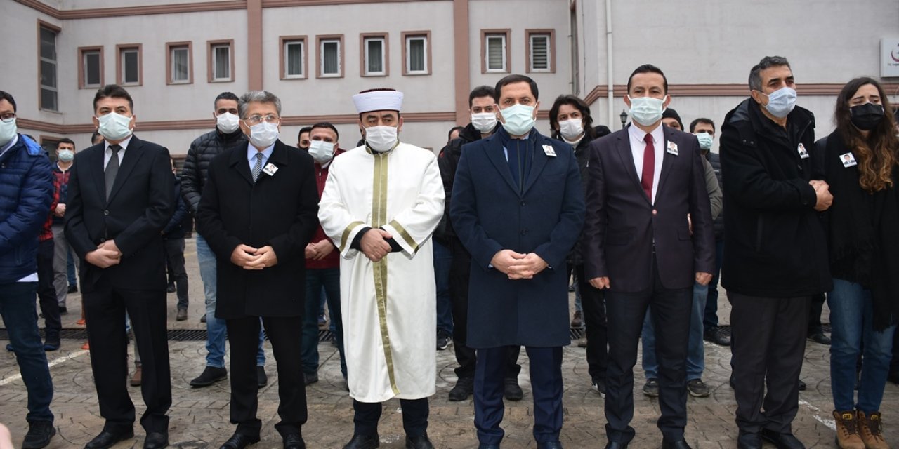 Koranavirüse yenik düşen klinik destek görevlisi gözyaşları ile uğurlandı