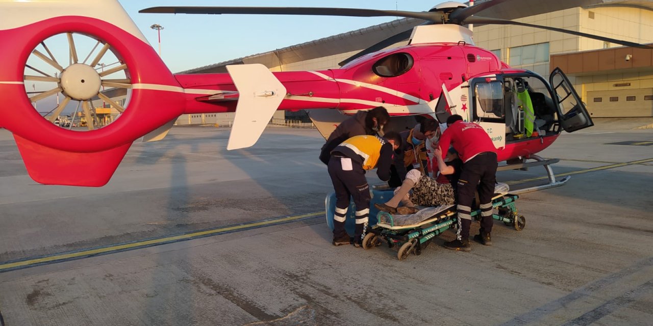 Başkale ve Bahçesaray'da durumları ağır olan 3 hasta, ambulans helikopterle Van'a getirildi