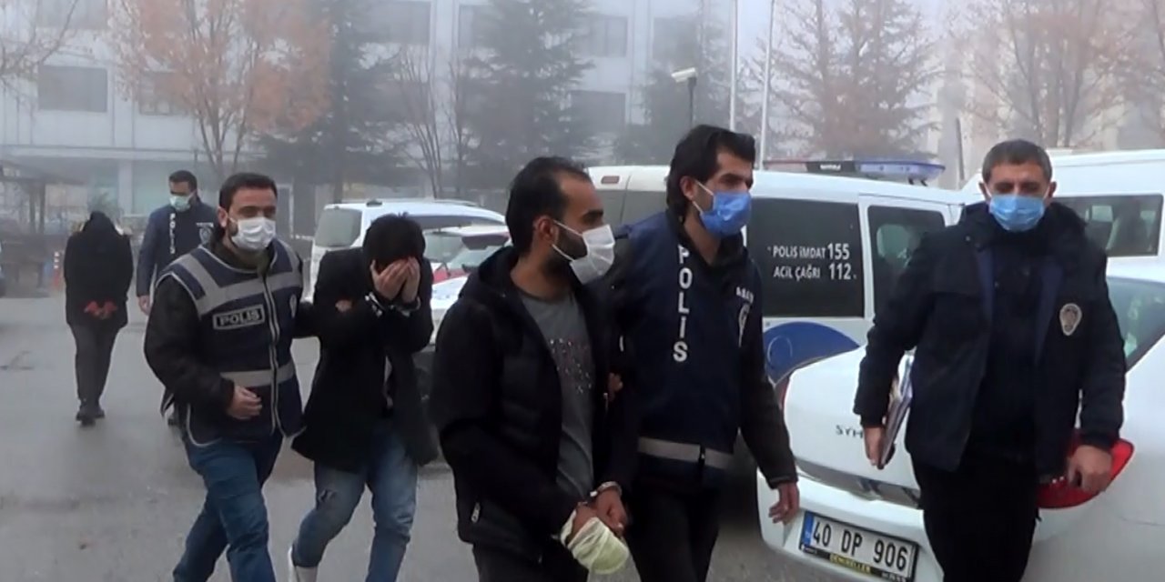 İlişki kandırmacasıyla rehin aldıkları Iraklının parasını gasbeden 3 kişi yakalandı