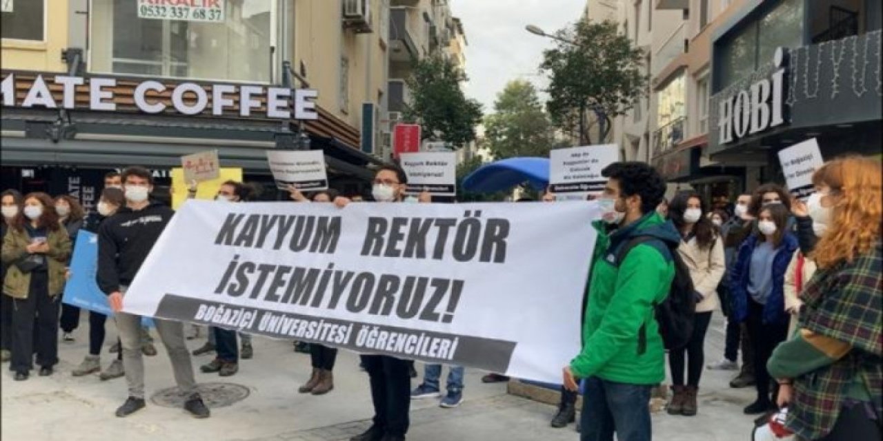Kadıköy’de; Boğaziçi eylemleri sürüyor: Gözaltına alınan arkadaşlarımız derhal serbest bırakılsın, Kayyım olarak atanan Melih Bulu  istifa  etsin