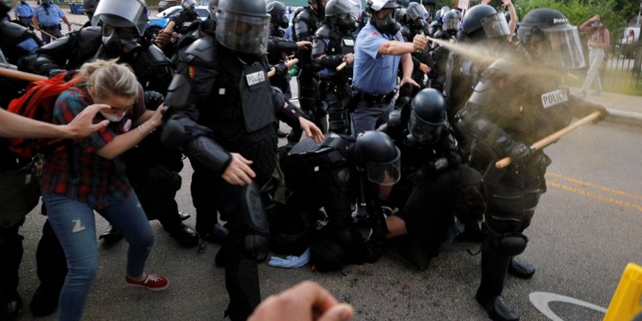 Trump destekçileri kongreye girmeye çalıştı: ABD'de  Başkent Washington'da sokağa çıkma yasağı ilan edildi