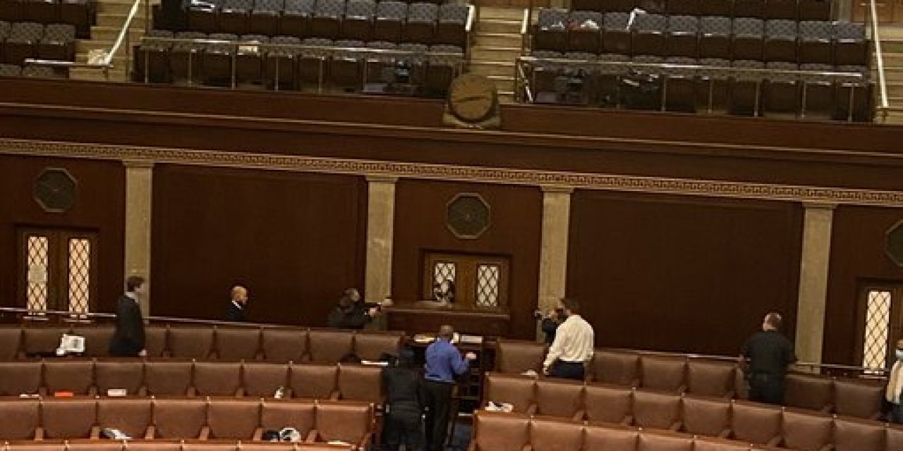 ABD Kongre Binası’nda işler tamamen kontrolden çıktı: Pence sığınaktan tahliye edildi