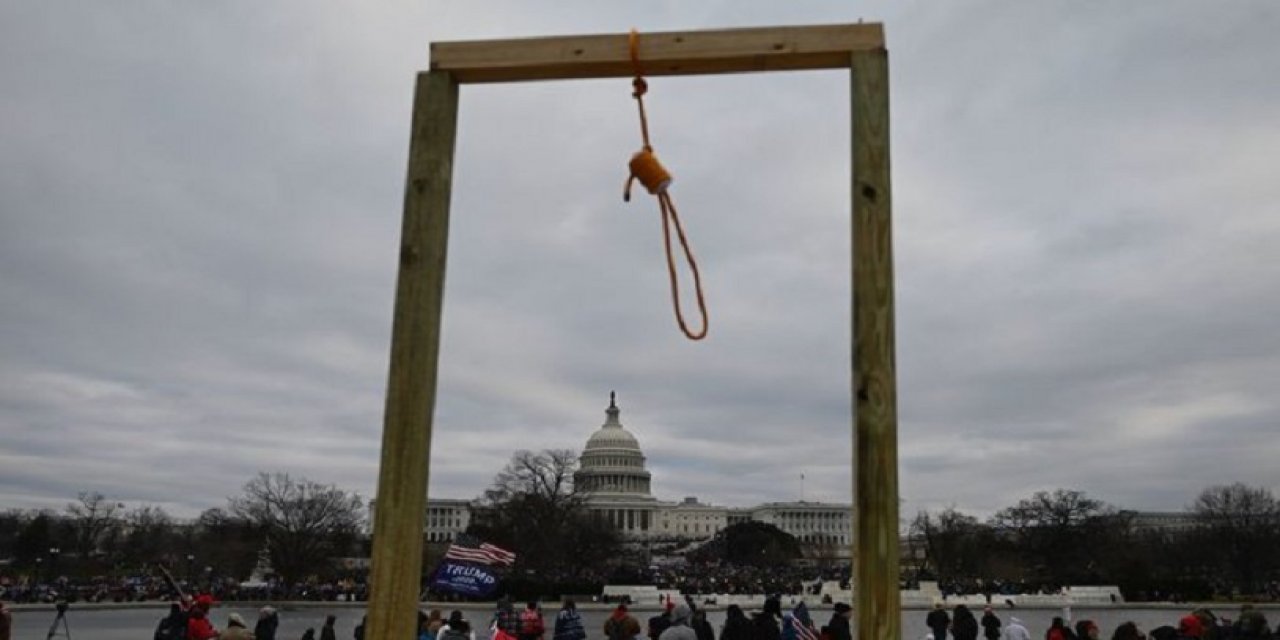 ABD'de yaşanan kaos, yerini şiddet olaylarına bıraktı: Kongre Binası yakınında darağacı!