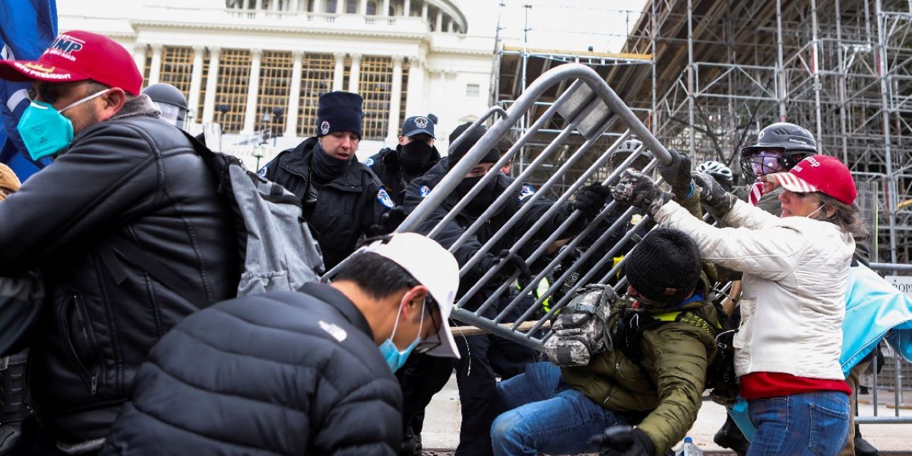 Rusya’dan ABD’deki olaylarla ilgili ilk açıklama: “ABD’nin ülke tarihine geçen bu trajik olayı geride bırakmasını umuyoruz”