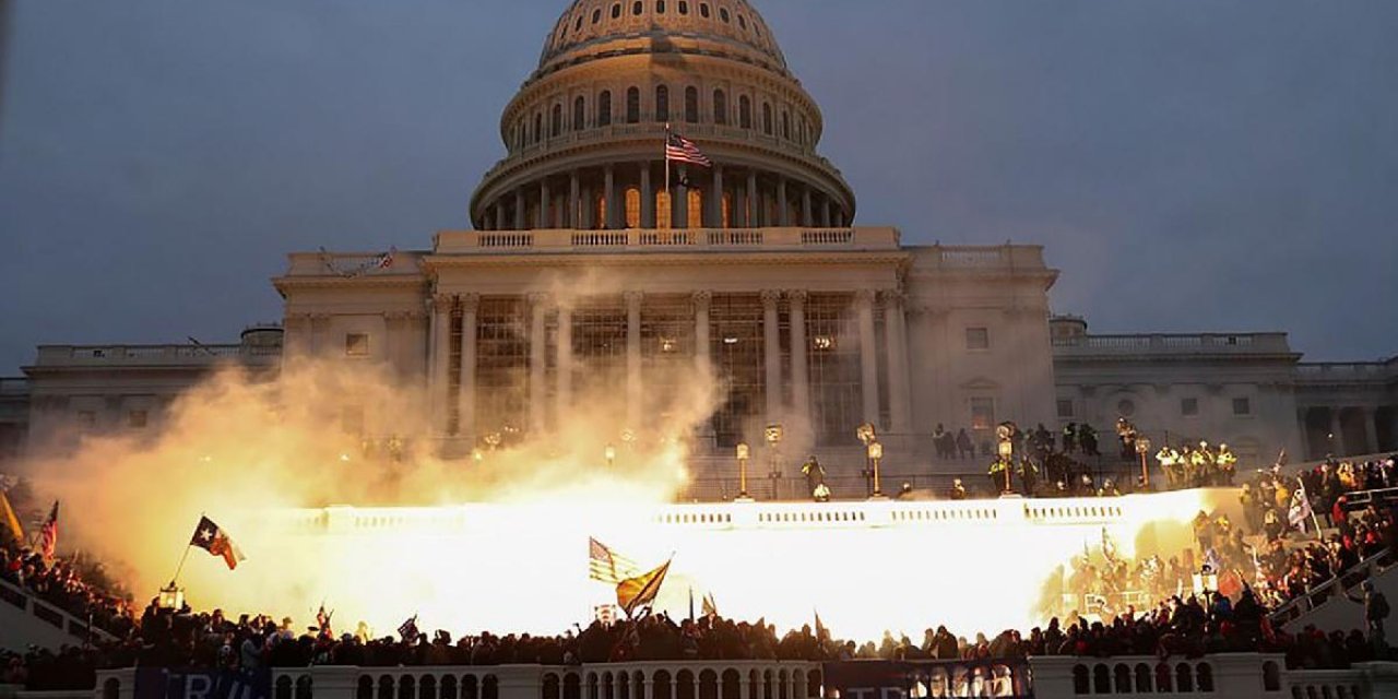 ABD  Başkanlık onaylama oturumu yapılırken Kongre binası eylemciler tarafından işgal edildi. ABD tarihine geçen tüm dünyayı şoke eden eylemin arka planı