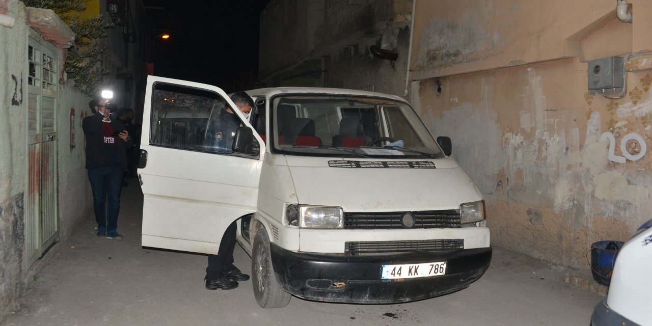 Adana'da, polisin 'dur' ihtarına uymayıp kaçan 4 şüpheliden 1'i yakalandı