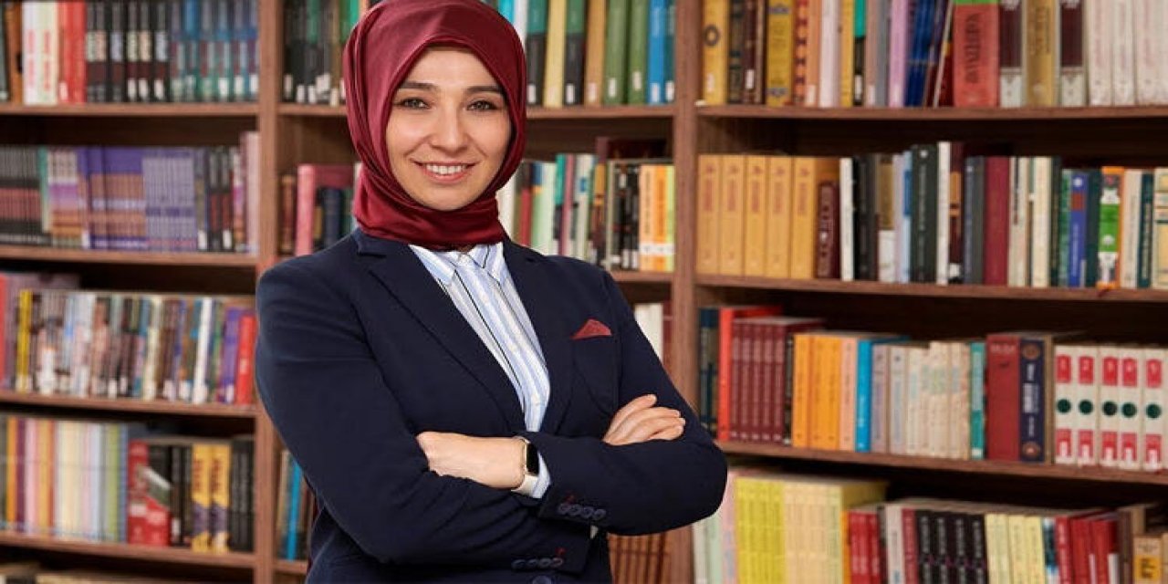 Fatmanur Altun'un "türban" paylaşımları sosyal medyada gündem oldu! 5 gün arayla birbirine zıt iki mesaj!