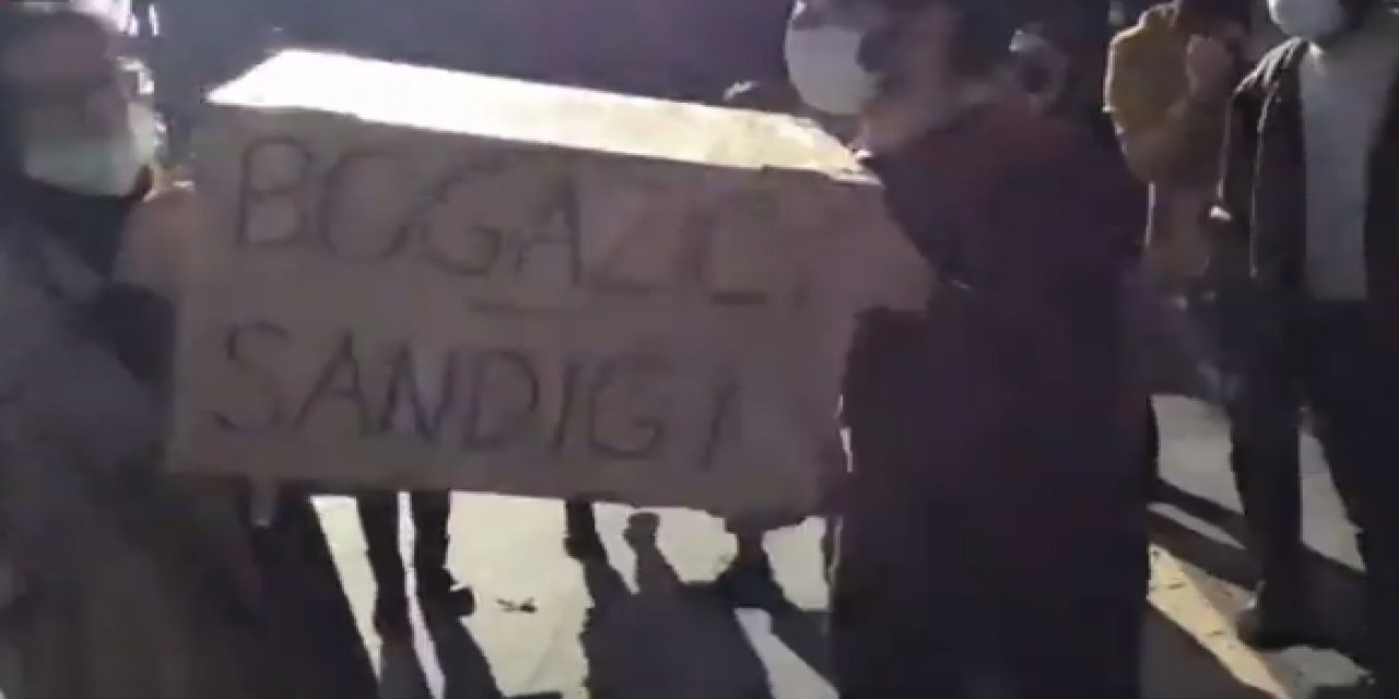 "Kayyum rektör istemiyoruz" diyen Boğaziçi öğrencileri sandık kurdu!