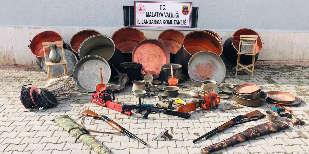 Sivas’ta hırsızlık yapan 5 şüpheli, Malatya’da yol kontrolünde yakalandı