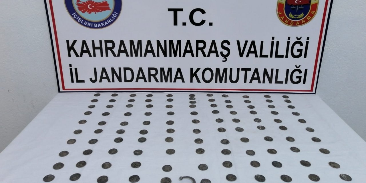 Tarihi eserleri satmak isterken yakalandılar