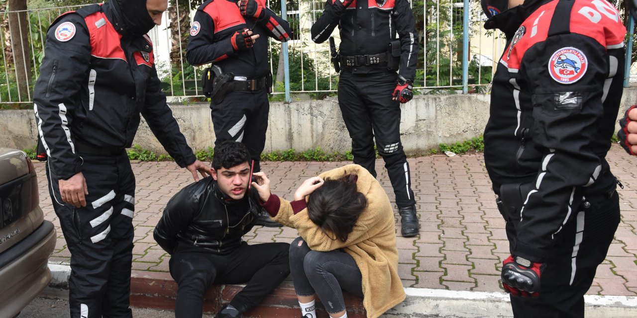 Polisin 'dur' ihtarına uymadılar, kaza yapınca yakalandılar