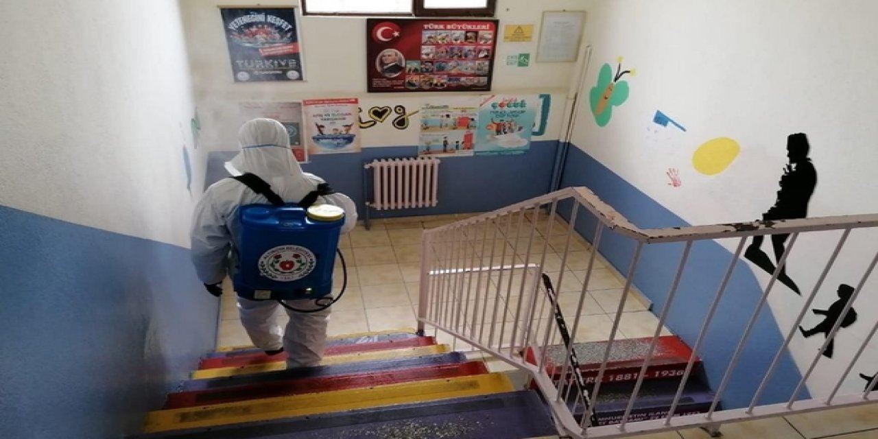 Koronavirüs salgını gölgesinde yüz yüze eğitimin ilk haftası, Kayseri'den gelen haber endişeleri artırdı.