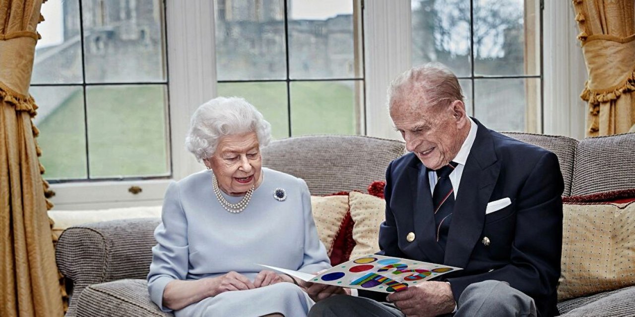 Kraliçe Elizabeth ve eşi Philip, koronavirüs aşısı oldu
