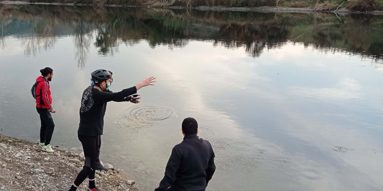 Sokağa çıkma kısıtlamasında, doğadaki kuş ve nehirdeki balıklar beslendi