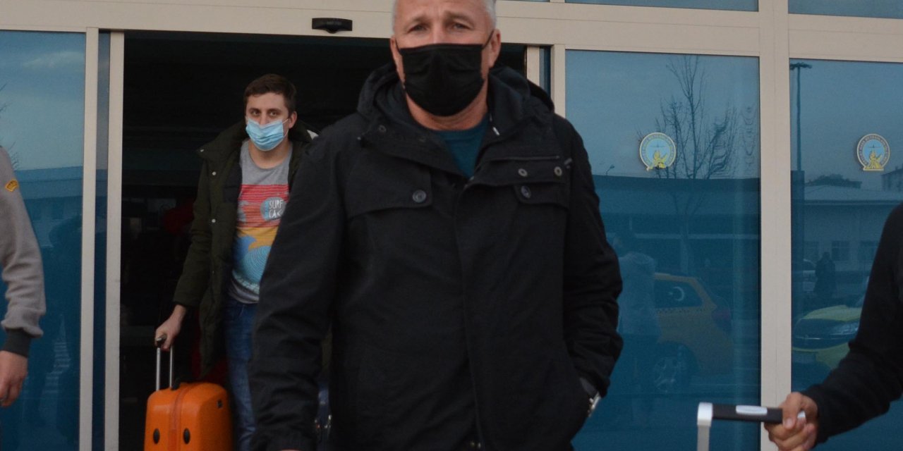 Kayserispor'un yeni teknik direktörü Dan Petrescu, Kayseri'ye geldi 