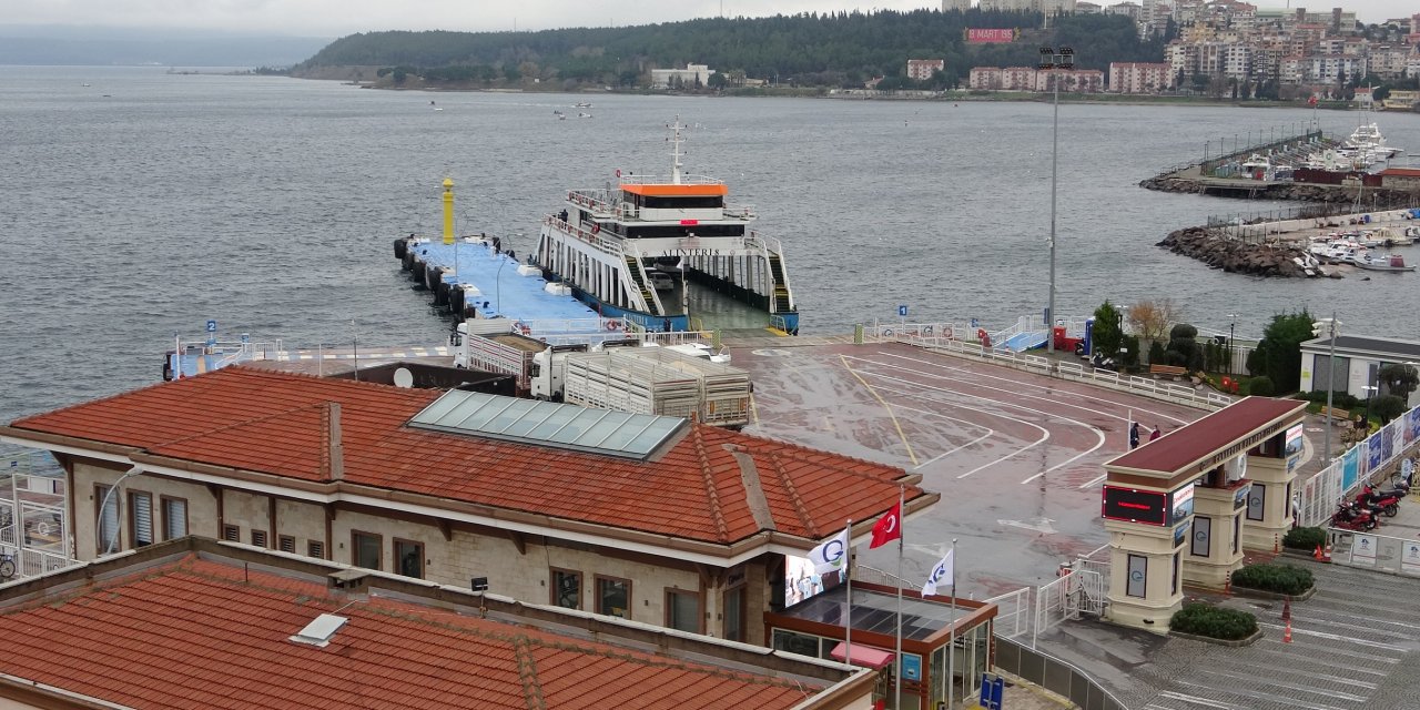 Gökçeada ve Bozcaada'ya yarınki feribot seferleri iptal edildi