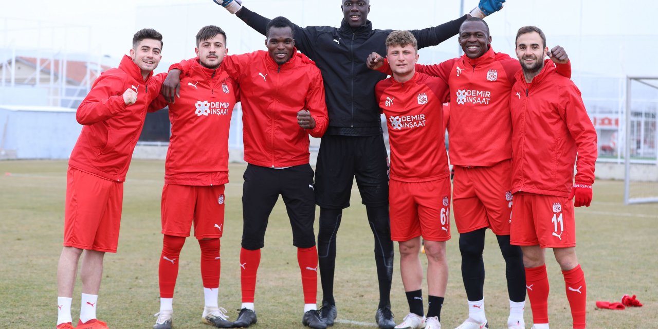 Demir Grup Sivasspor'da kupa mesaisi