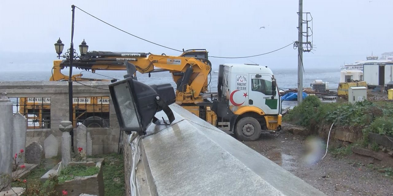 Üsküdar'da 441 yıllık tarihi cami önüne yol yapımı neden istenmiyor