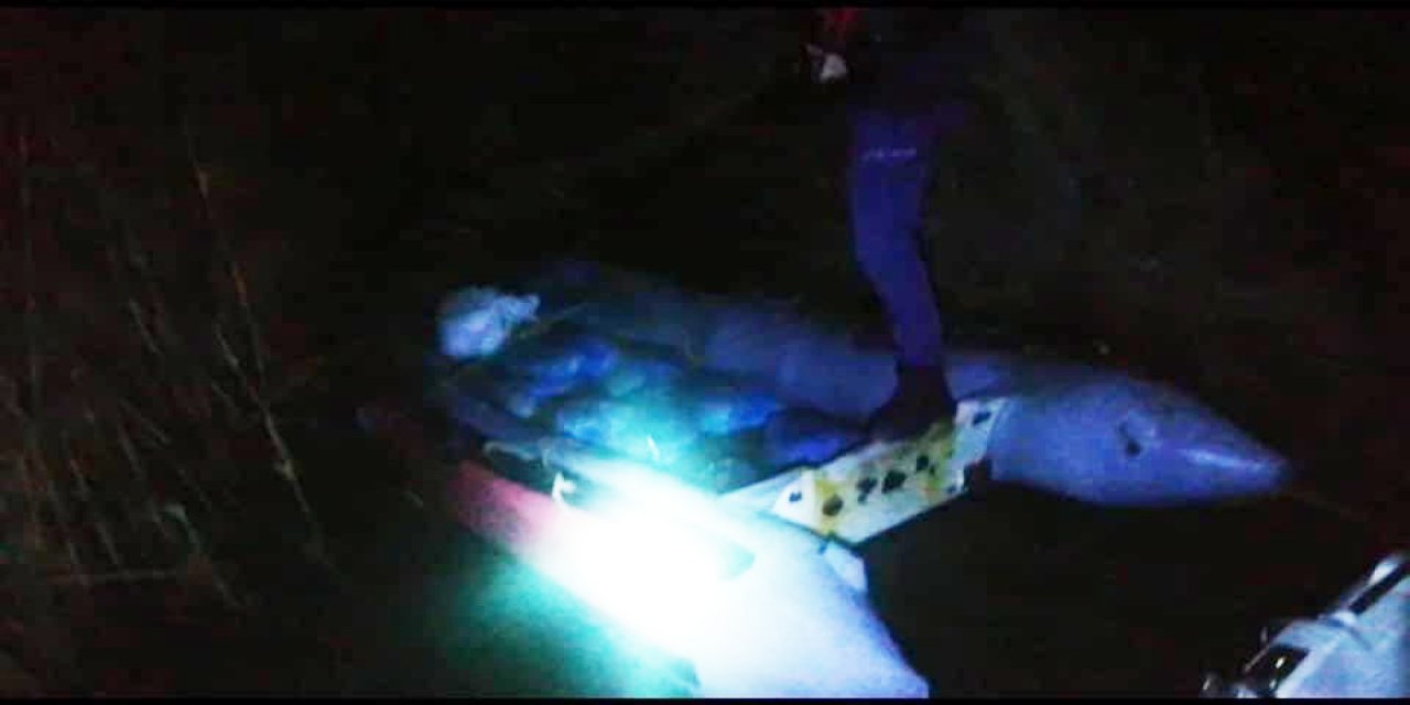 Terkedilmiş botta 1.5 ton kaçak midye ele geçirildi