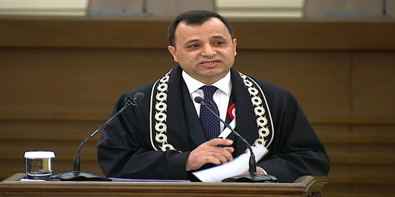 Anayasa Mahkemesi Başkanı Zühtü Arslan, eski AKP Milletvekili Prof. Dr. Osman Can'ın yazarı olduğu İfade Özgürlüğü kitabına yasaklama