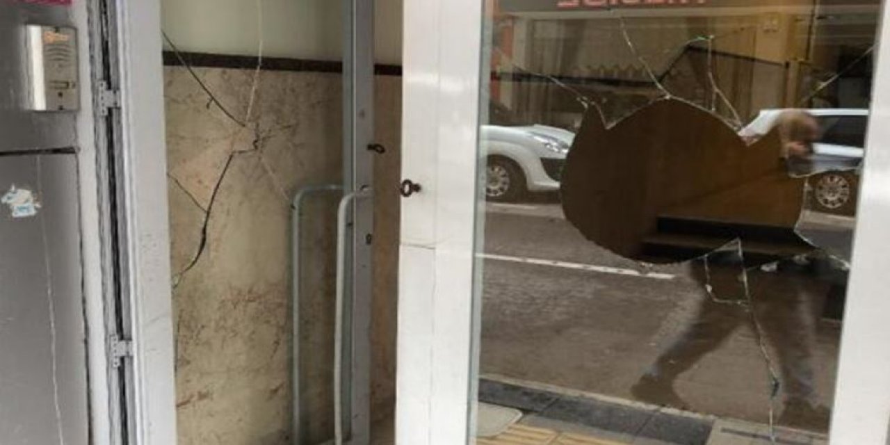 AKP Yalova İl Başkanlığı binasına saldırı!