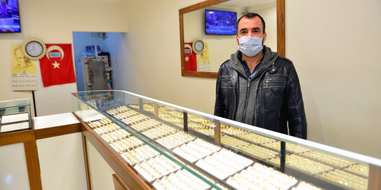 İçinde 18 kilo altın bulunan çelik kasayı delmeye çalışırken yakalandılar