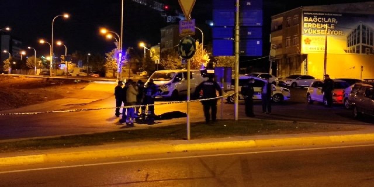 İSTANBUL- BAĞCILAR'DA ARAÇTAN ATEŞ AÇILDI: 5 YARALI