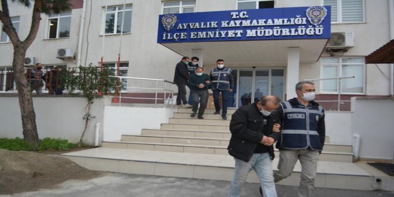 Gerçek altınla inandırıp, sahte altınlarla dolandırdılar