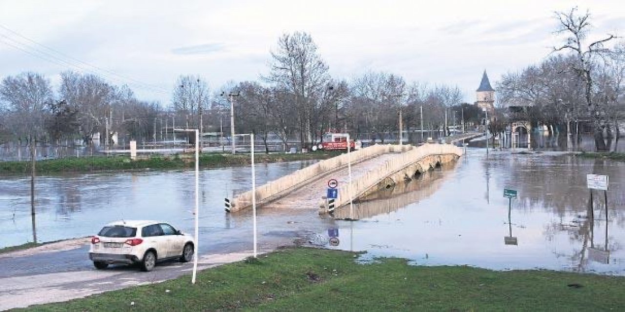 TUNCA NEHRİ'NDE 'KIRMIZI ALARM' UYARISI: SARAYİÇİ SU ALTINDA