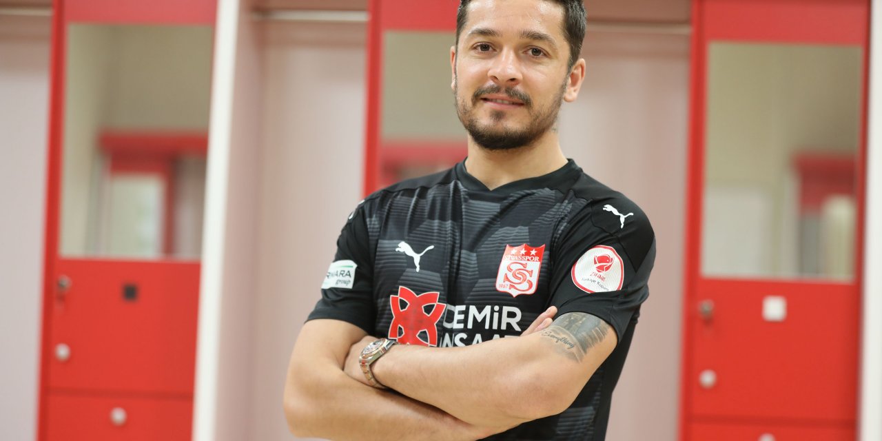 Demir Grup Sivasspor, Ahmet Oğuz ile 1.5 yıllık sözleşme imzaladı