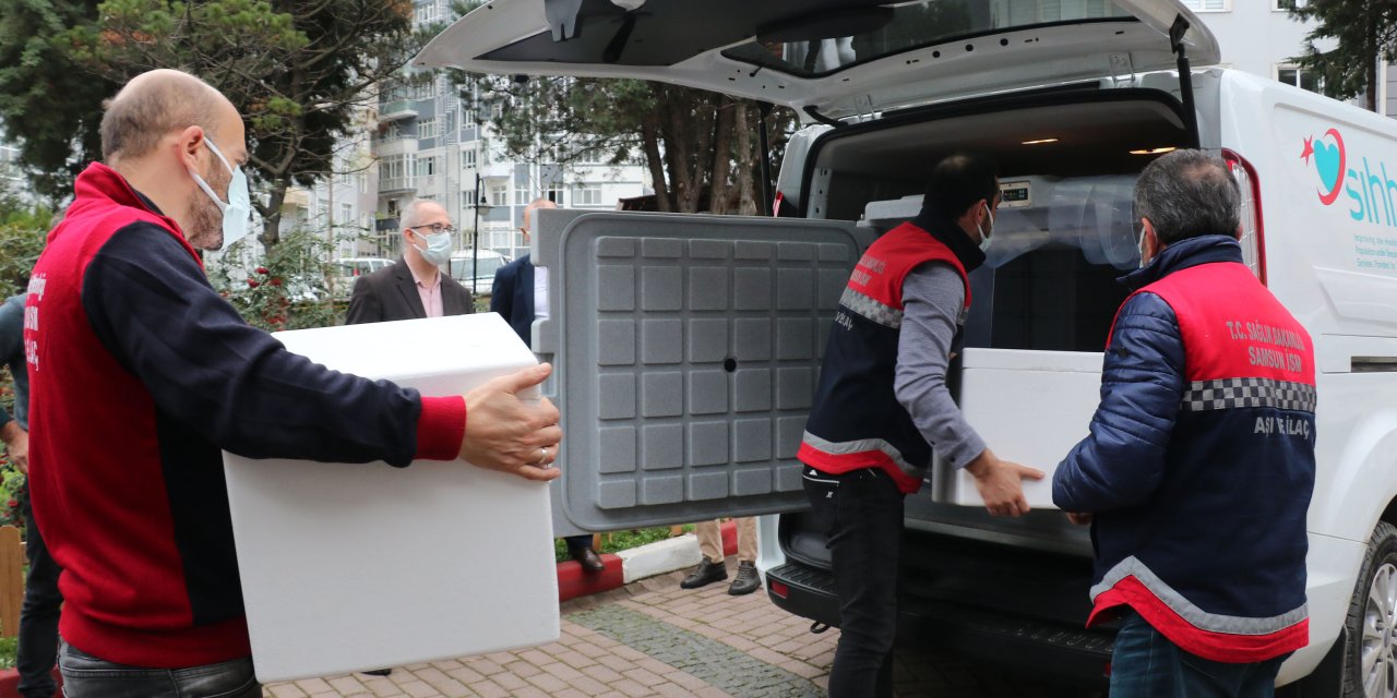 Samsun'da, Covid-19 aşıları hastanelere gönderildi