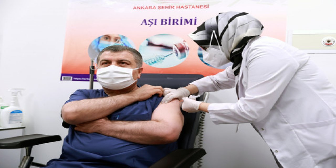 Bakan Koca ve Bilim Kurulu üyeleri, koronavirüs aşısı oldu